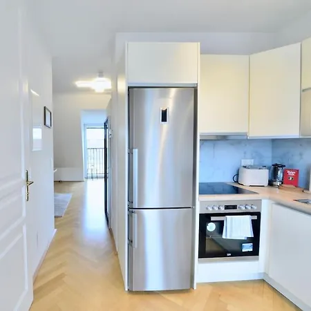 Apartment Modern Attic Flat With 2 Bedrooms