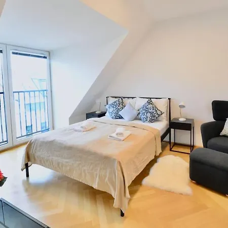 Modern Attic Flat With 2 Bedrooms *