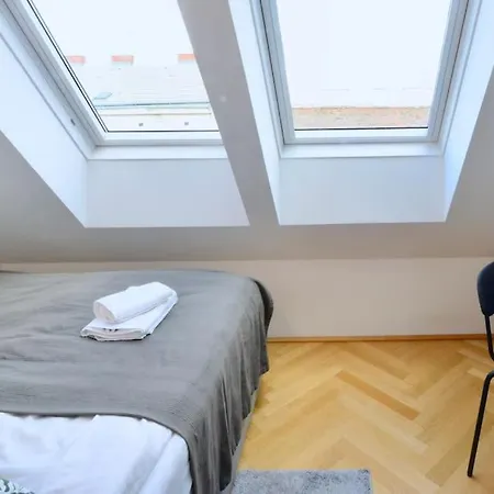 Apartment Modern Attic Flat With 2 Bedrooms Vienna