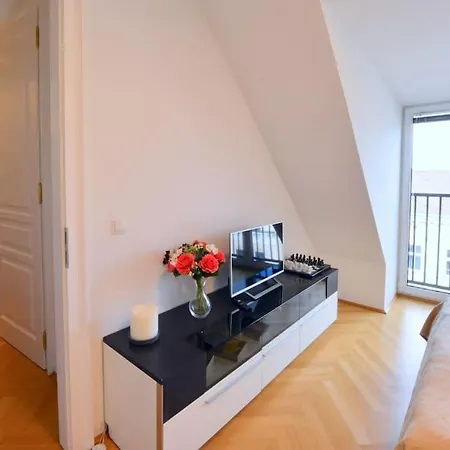 Apartment Modern Attic Flat With 2 Bedrooms