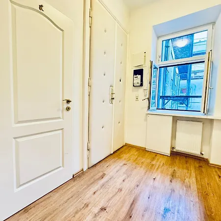 Apartment Affordable 2br Apartment, Close To Danube River