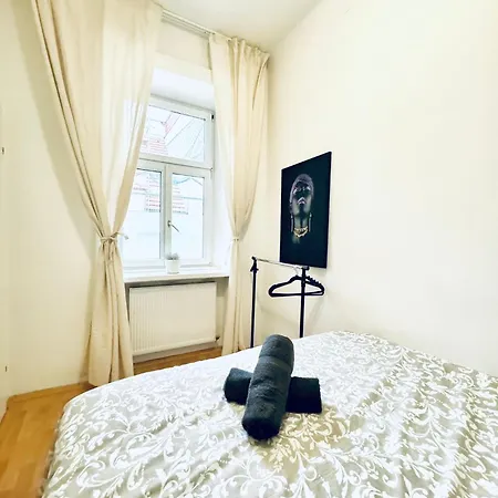 Apartment Affordable 2br Apartment, Close To Danube River *