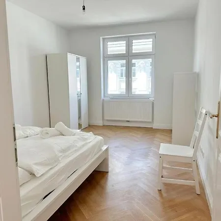 2 Mit Balkon 19 Viena