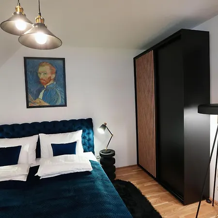 Carl's Design Residences By Domicilia Apartment