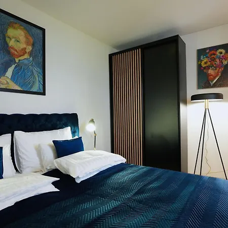 Carl's Design Residences By Domicilia Apartment *