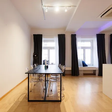Luxury Apartment *