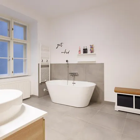 Luxury Apartment *