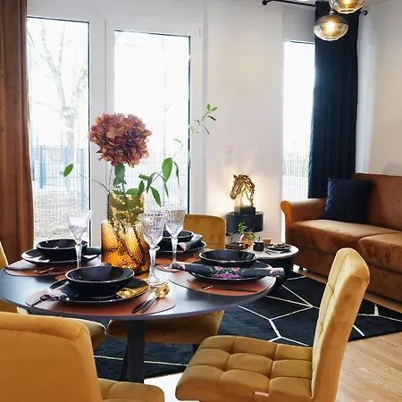 Carl's Design Residences By Domicilia Apartment