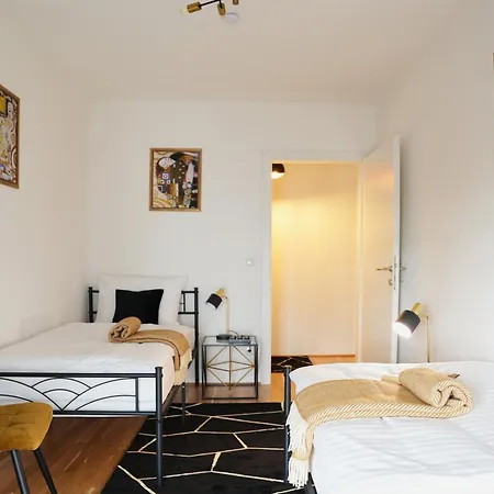 Carl's Design Residences By Domicilia Apartment
