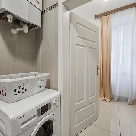Two-bedroom Balcony Retreat For 4 Near Millennium Tower Apartment Vienna