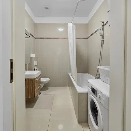 Two-bedroom Balcony Retreat For 4 Near Millennium Tower Apartment