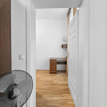 Two-bedroom Balcony Retreat For 4 Near Millennium Tower *