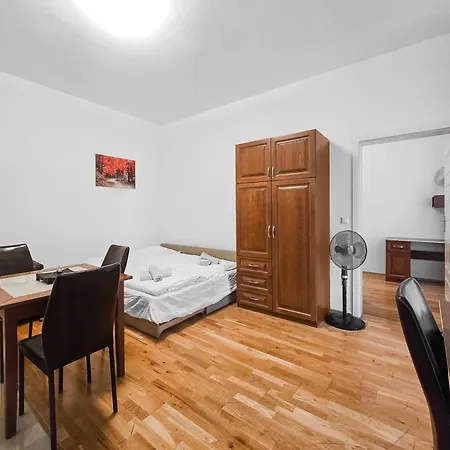 Two-bedroom Balcony Retreat For 4 Near Millennium Tower * Vienna
