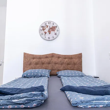 Hostel 6 Min To Amusement Park - Economy In Shared