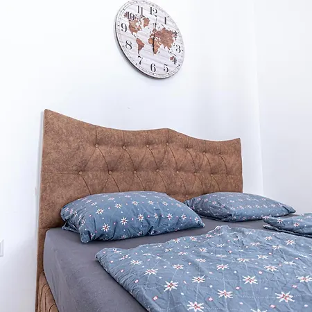Hostel 6 Min To Amusement Park - Economy In Shared