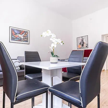 Hostel 6 Min To Amusement Park - Economy In Shared *