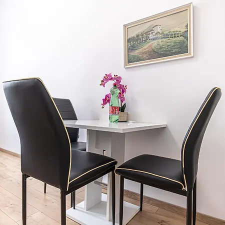 Hostel 6 Min To Amusement Park - Economy In Shared