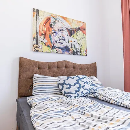 Hostel 6 Min To Amusement Park - Economy In Shared