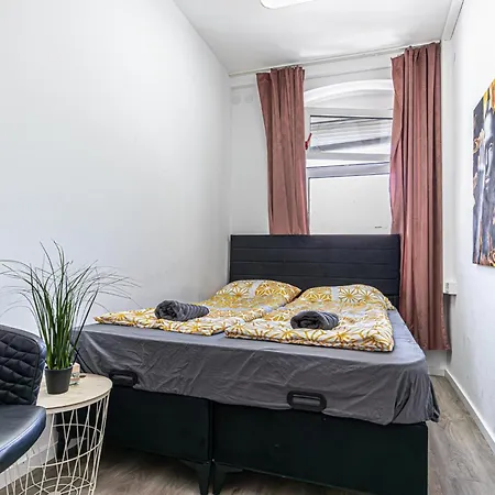 Hostel Near Schoenbrunn - Economy In Shared At Meidling Train Station Vienna