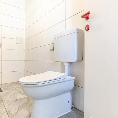 Hostel Near Schoenbrunn - Economy In Shared At Meidling Train Station