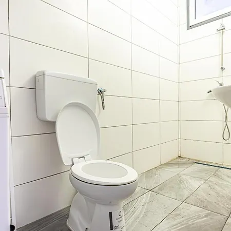 Hostel Near Schoenbrunn - Economy In Shared At Meidling Train Station *