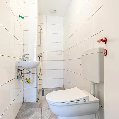 Near Schoenbrunn - Economy In Shared At Meidling Train Station Hostel Vienna