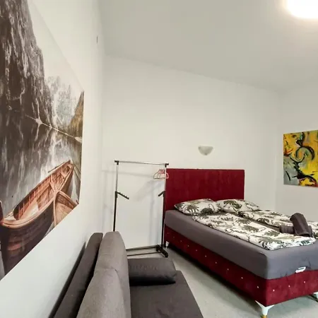 Near Schoenbrunn - Economy In Shared At Meidling Train Station Hostel *
