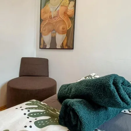 Near Schoenbrunn - Economy In Shared At Meidling Train Station Hostel *