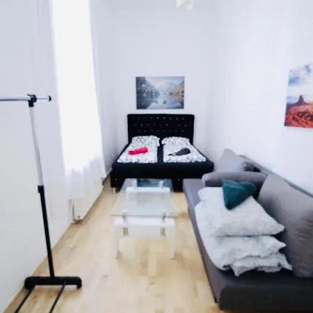 Hostel 6 Min To Amusement Park - Economy In Shared
