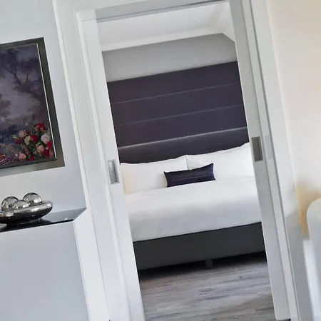 Hotel Renaissance Schoenbrunn 4*
