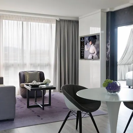 Hotel Renaissance Schoenbrunn 4*