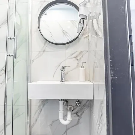 Spacious Shared Schoenbrunn Apartment