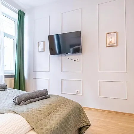 Spacious Shared Schoenbrunn * Vienna