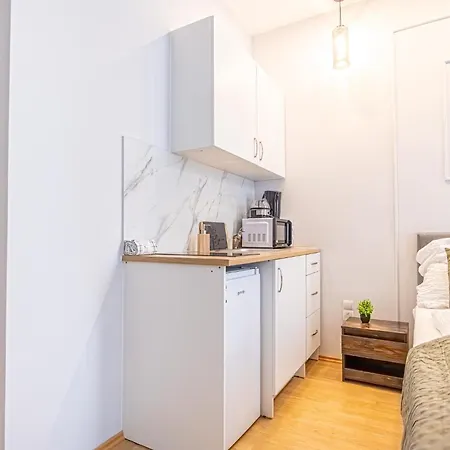 Spacious Shared Schoenbrunn Apartment