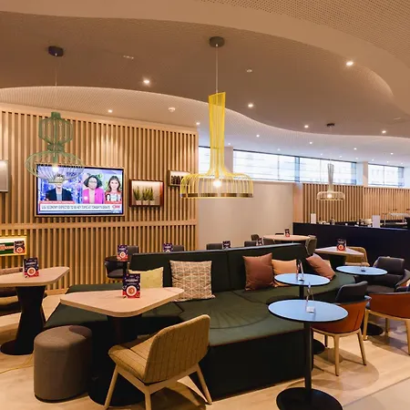 Hampton By Hilton West