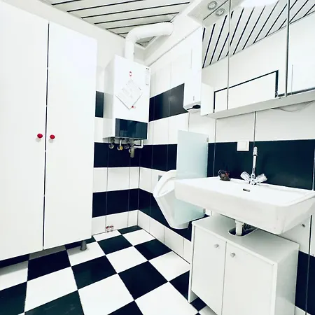 7br For Big Groups, With Great Location