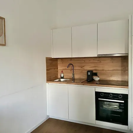 Modern Studio With Free Parking Apartment