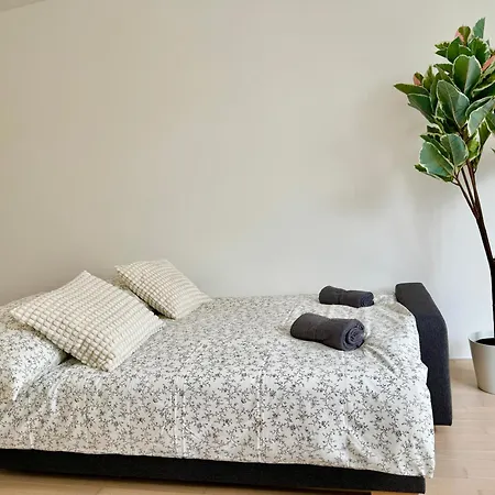Modern 4 Room-apartment With Free Parking