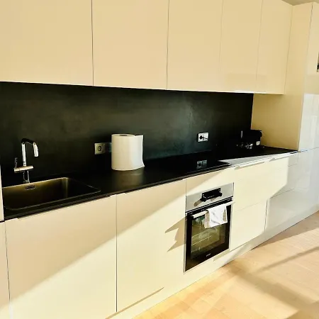 Modern 4 Room-apartment With Free Parking Apartment *