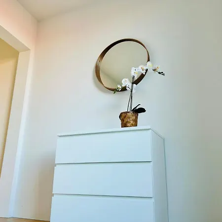 Modern 4 Room-apartment With Free Parking *