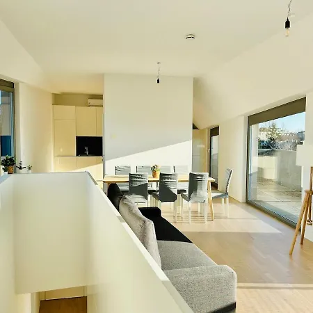 Modern 4 Room-apartment With Free Parking Apartment *