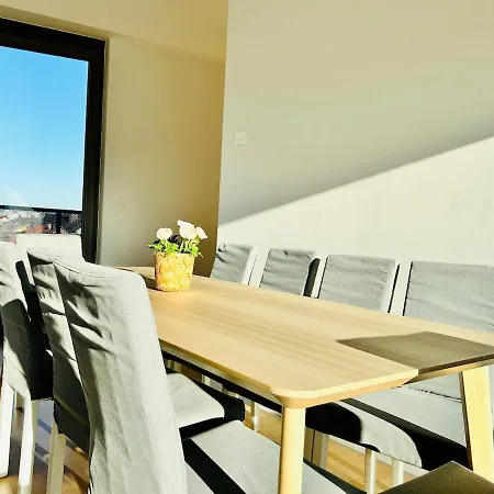 Modern 4 Room-apartment With Free Parking