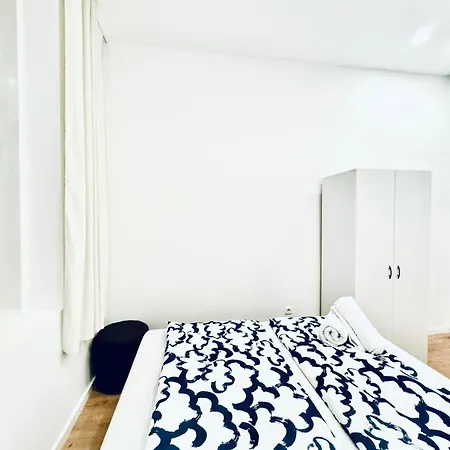 Convenient 4br Shared For 11p, 10 Min To Atzgersdorf Apartamento