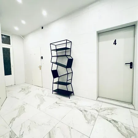 Convenient 4br Shared For 11p, 10 Min To Atzgersdorf Viena
