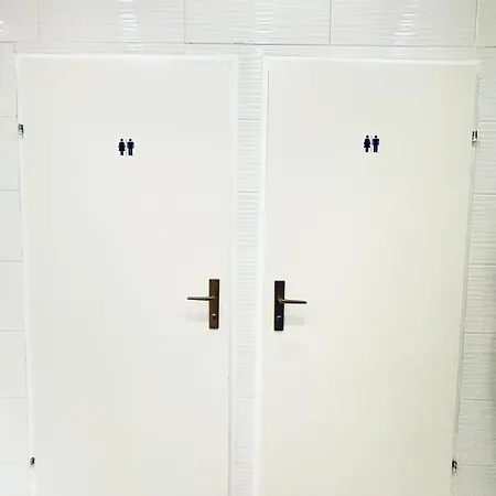 Convenient 4br Shared For 11p, 10 Min To Atzgersdorf Apartamento *
