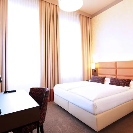 Hotel Drei Kronen 3*