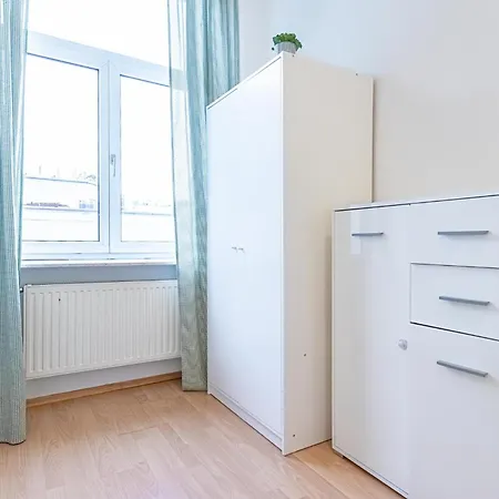 Spacious Shared Schoenbrunn * Vienna