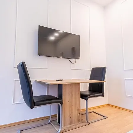 Spacious Shared Schoenbrunn Apartment Vienna