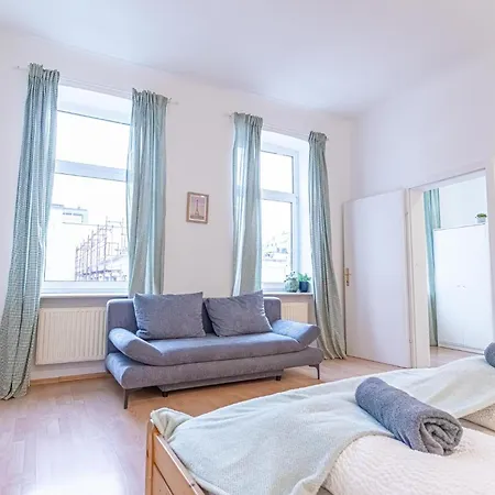 Apartment Spacious Shared Schoenbrunn Vienna