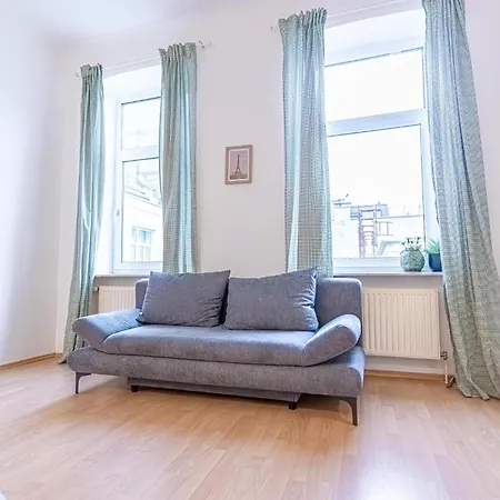 Spacious Shared Schoenbrunn Vienna
